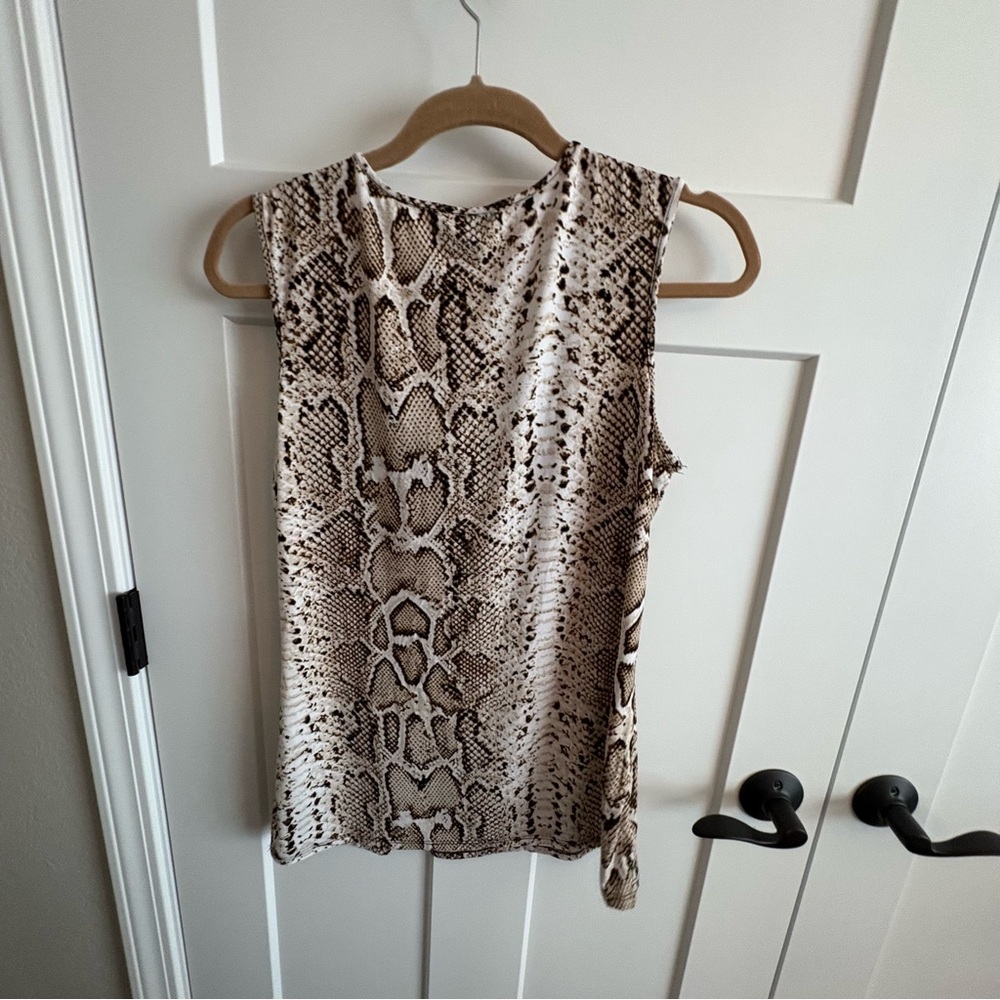 Ladies, fashion bug, large, sleeveless, snake skin, flattering blouse. Layer up - Picture 4 of 6